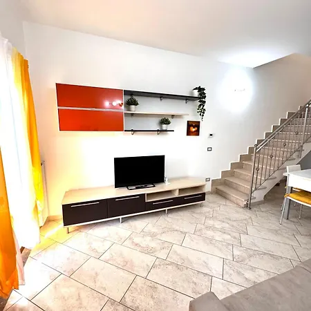 Apartment Dreams Sole